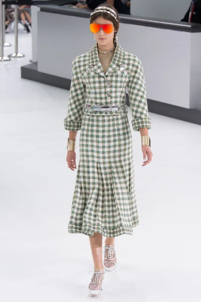 Look 17